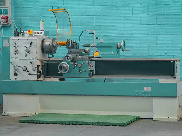 Tornio manuale
